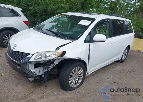 2013 Toyota Sienna Limited V6 7 Passenger/Xle V6 7 Passenger Auto Access Seat/Xle V6 8 Passenger z USA, uszkodzony, nr VIN 5TDYK3DC3DS384281